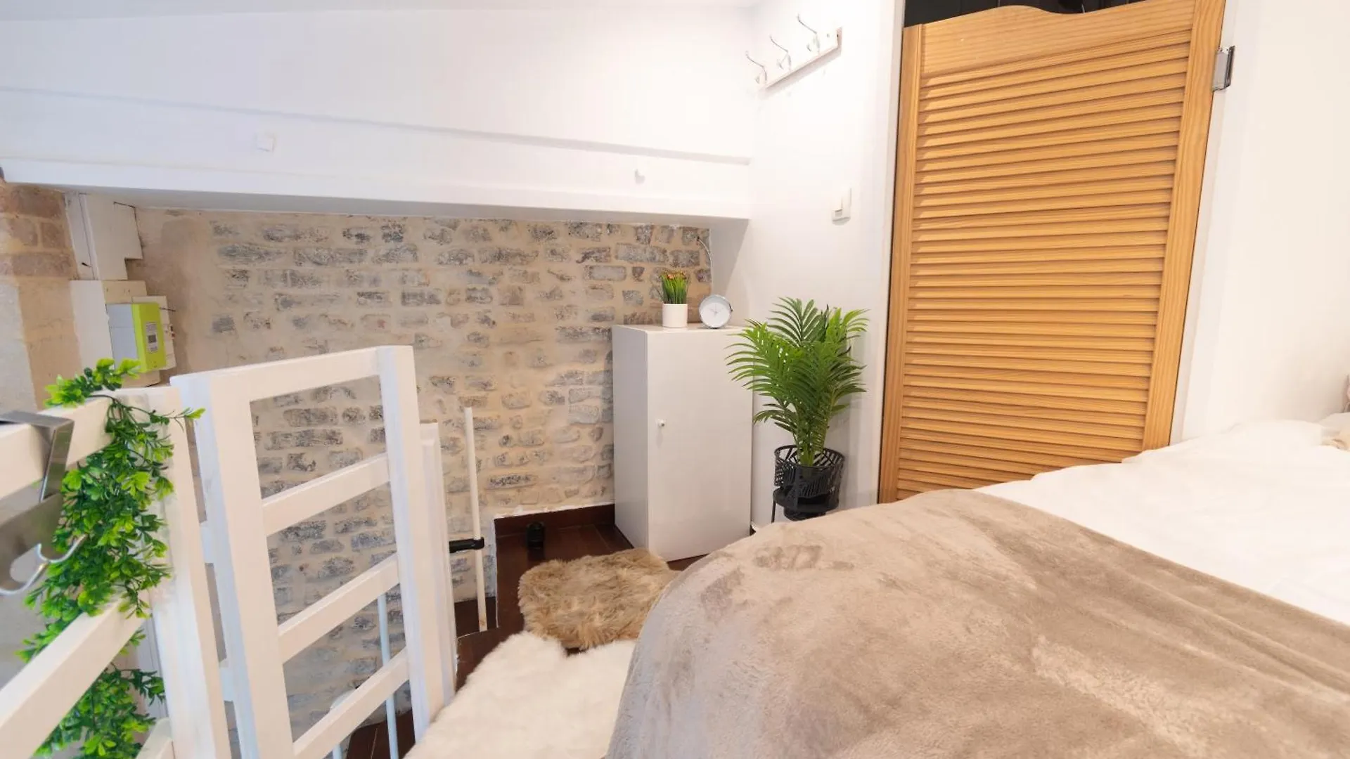 Apartment Duplex Parisien Metro13